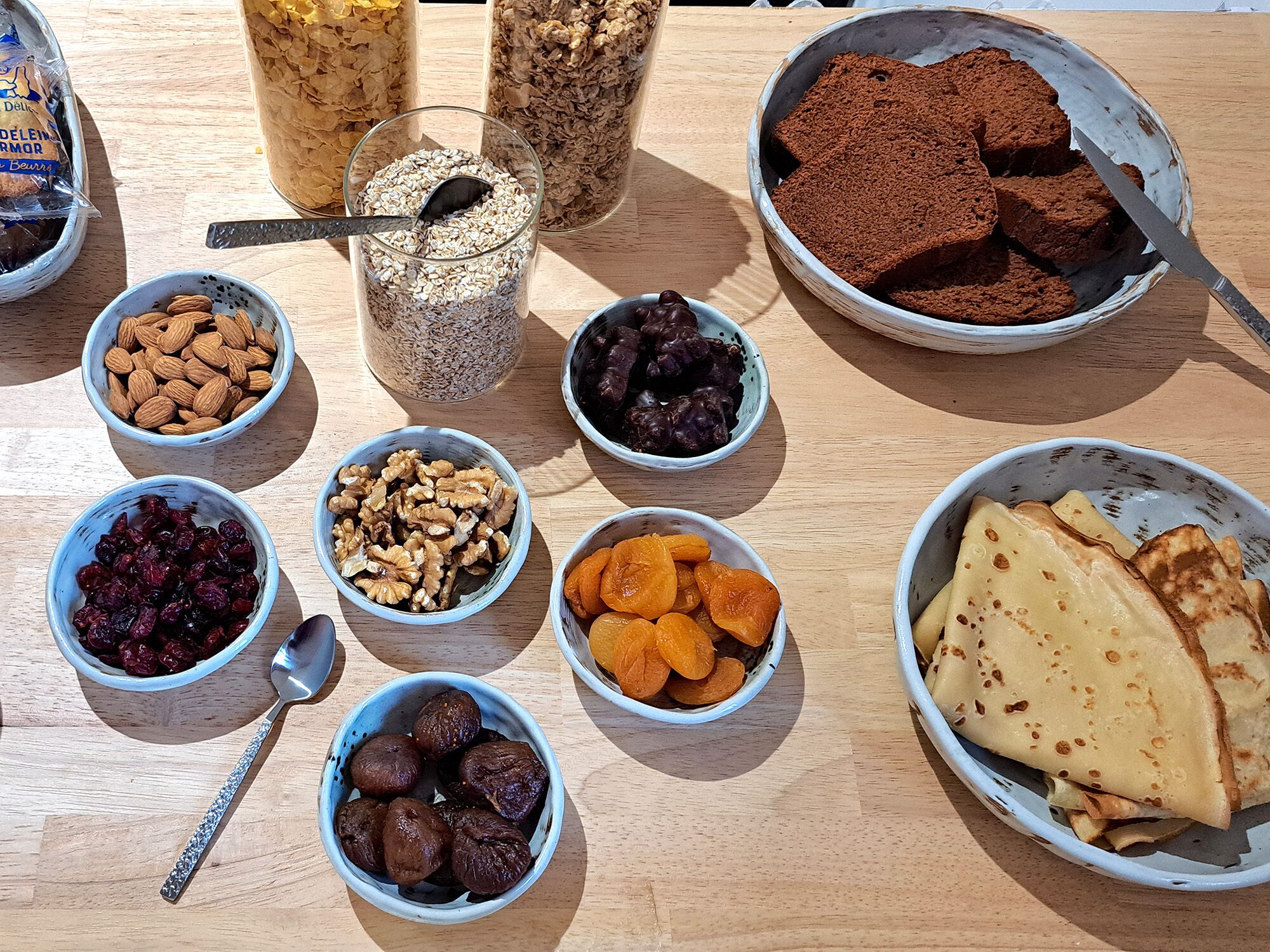 Sudah termasuk sarapan prasmanan setiap hari