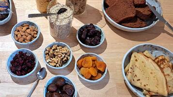 Sudah termasuk sarapan prasmanan setiap hari