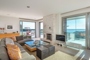 Living room - Paradise Beachfront Villa Athenian (Kropia)