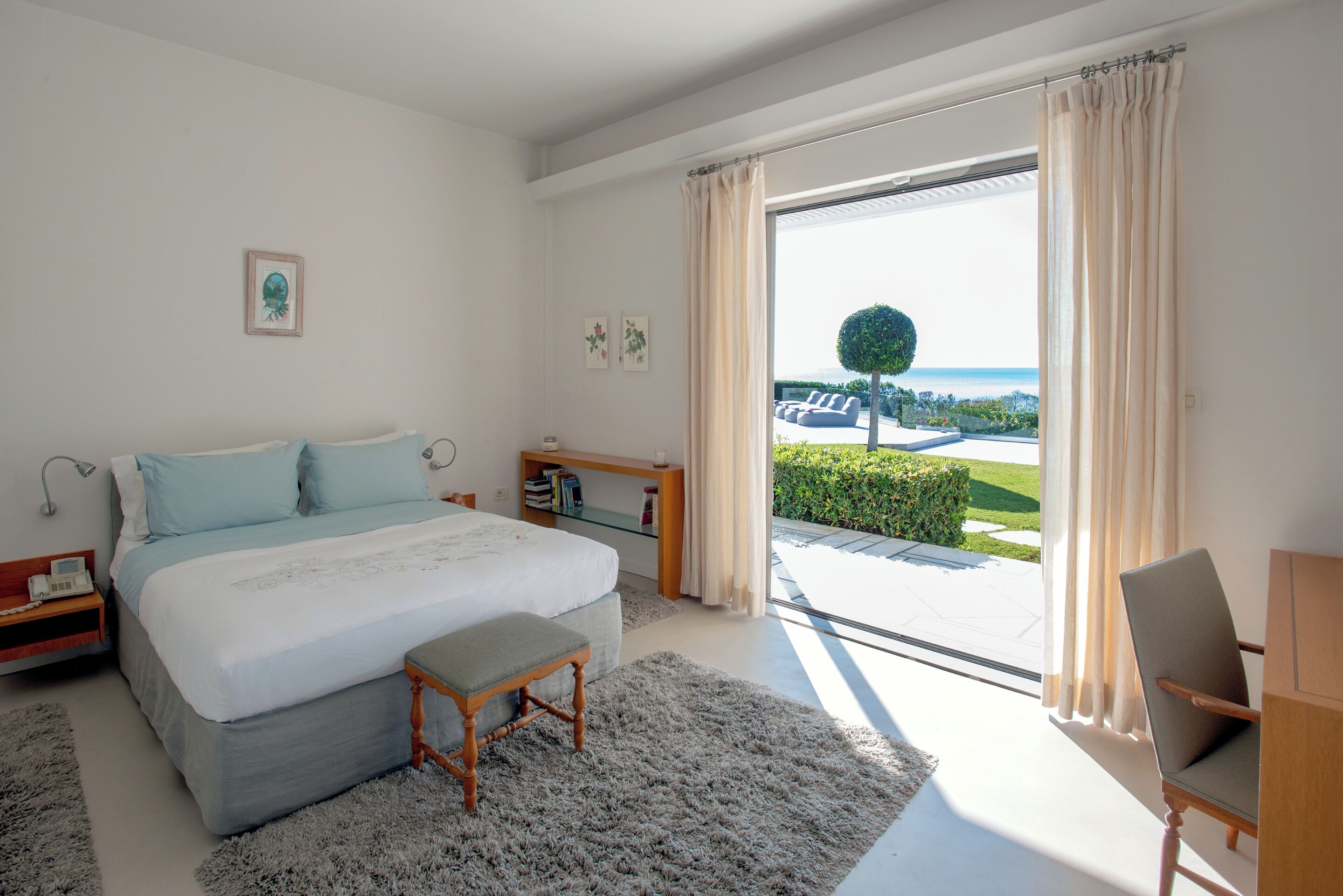 Stórt einbýlishús - sjávarsýn | Skrifborð, vinnuaðstaða fyrir fartölvur, hljóðeinangrun