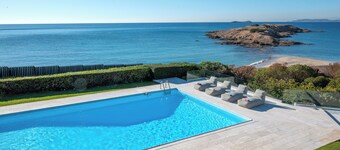 Paradise Beachfront Villa Athenian