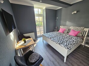 1 habitación, wifi y ropa de cama