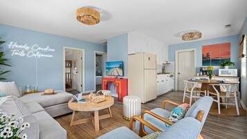 Smart-tv, videospil, dvd-afspiller, bordfodbold