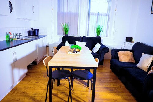 Elegant Double Room in Kensington with Smart TV and Shared Kitchen