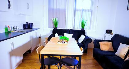 Elegant Double Room in Kensington with Smart TV and Shared Kitchen