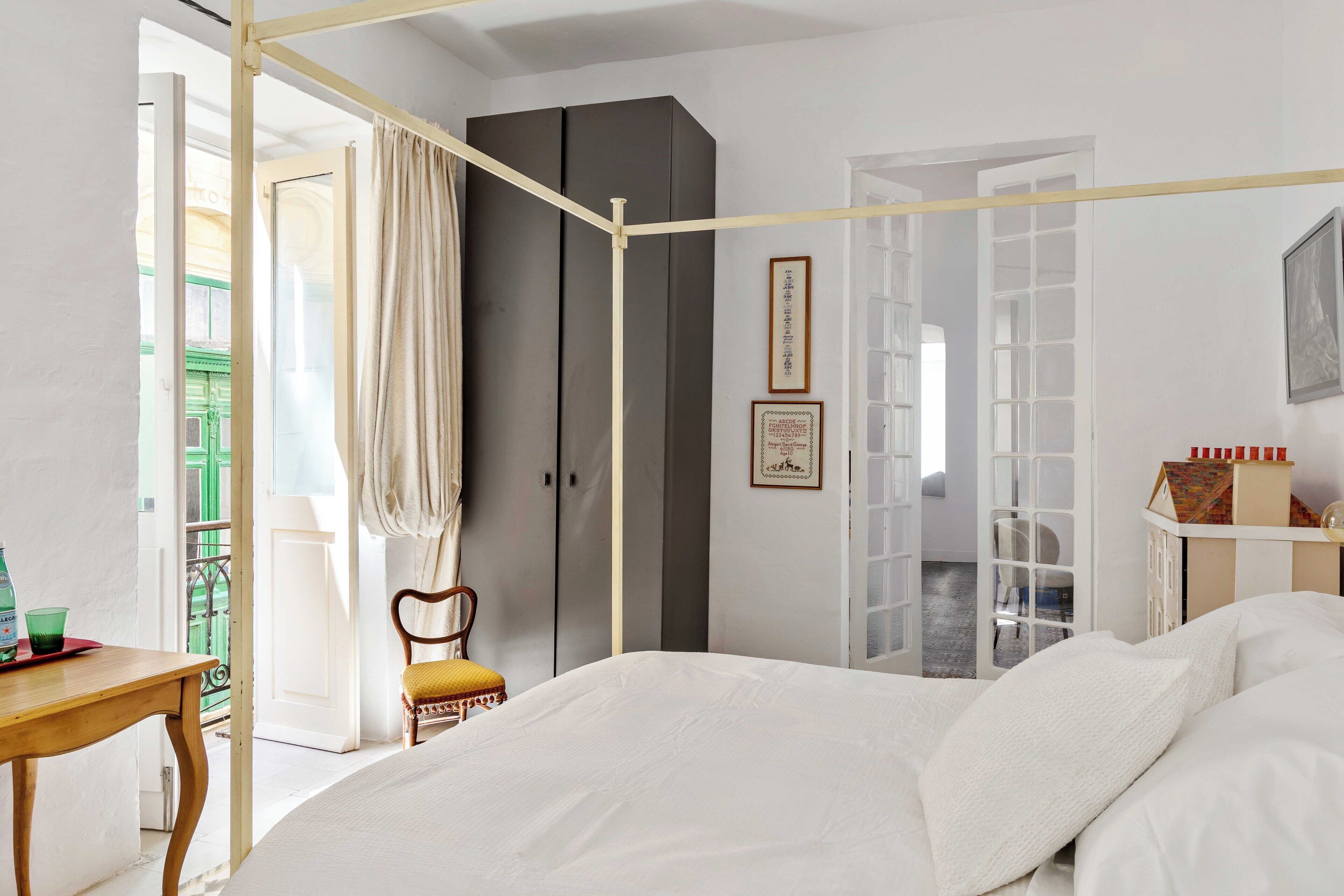 1 slaapkamer, een strijkplank/strijkijzer, gratis wifi, beddengoed