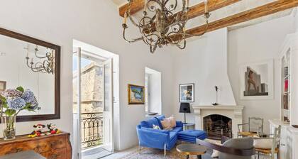 One bedroom stylish flat an Artist’s Townhouse, in the heart of Valletta, Malta.