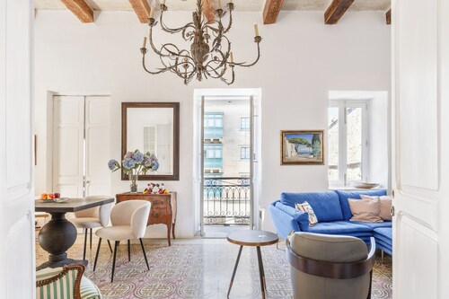 One bedroom stylish flat an Artist’s Townhouse, in the heart of Valletta, Malta.