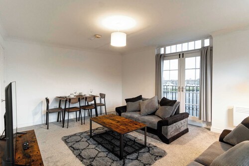 Fabulous Harbourside 2BED Apartment with Sea Views