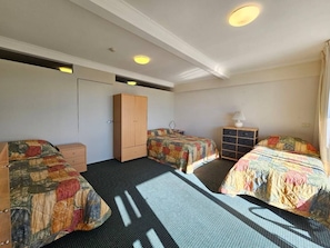 1 bedroom, bed sheets