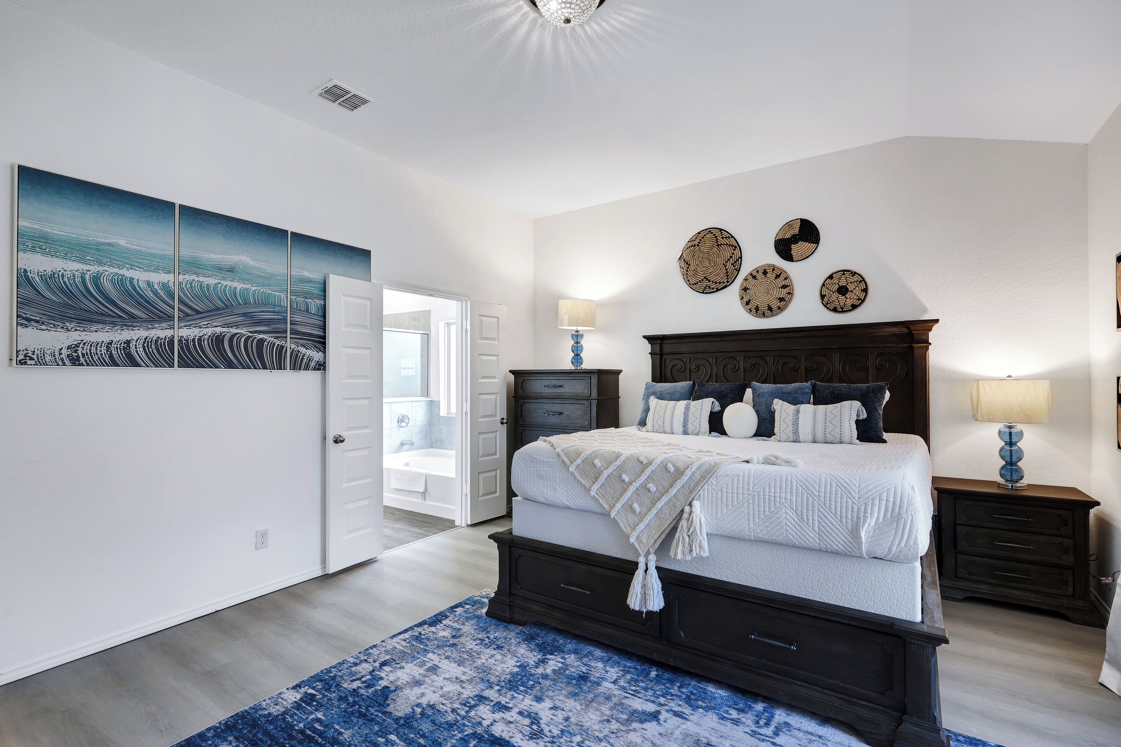 4 habitaciones, escritorio, tabla de planchar con plancha y wifi gratis 