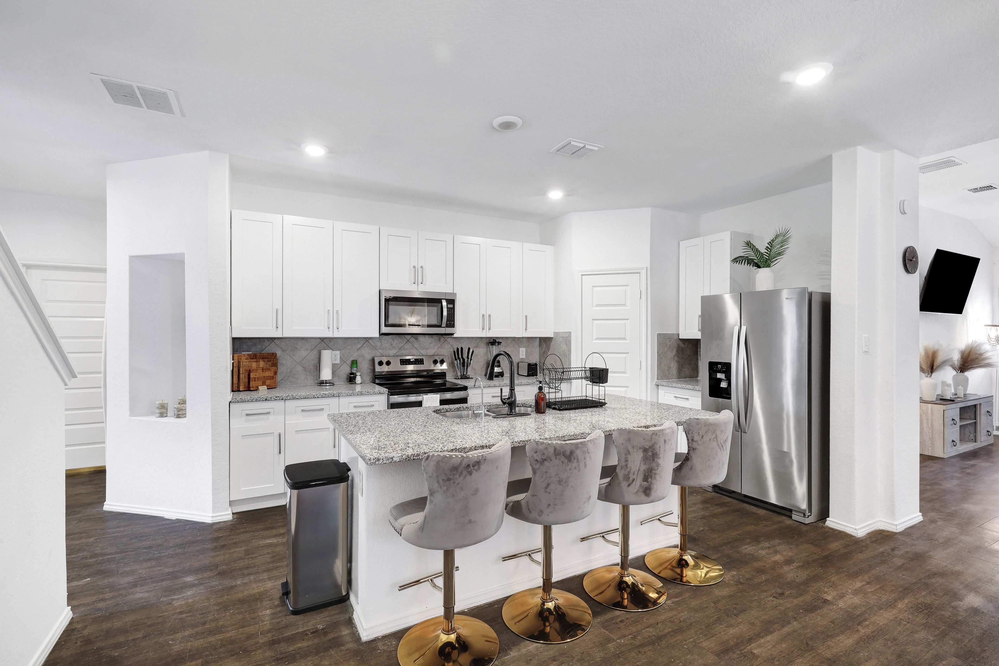 Refrigerador, microondas, horno y parrilla de estufa 