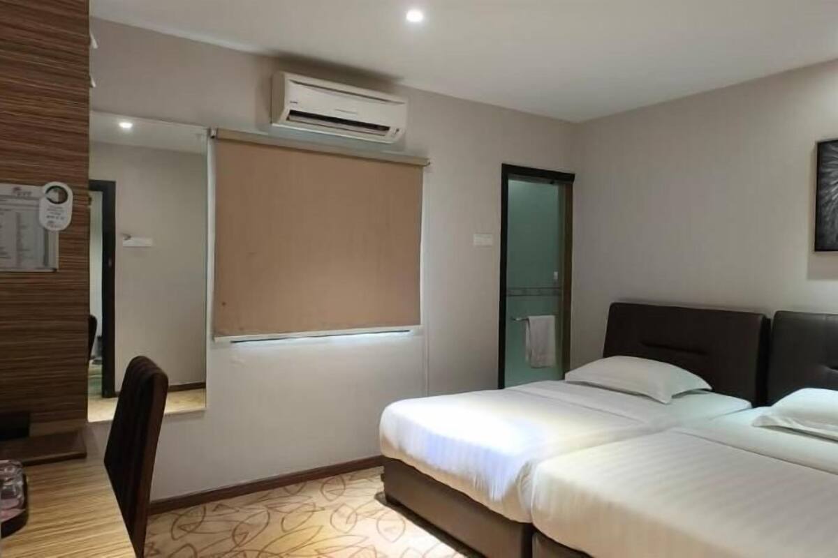 Superior Double Room, 1 Katil Raja (King) | Meja, seterika/papan seterika, Wi-fi percuma