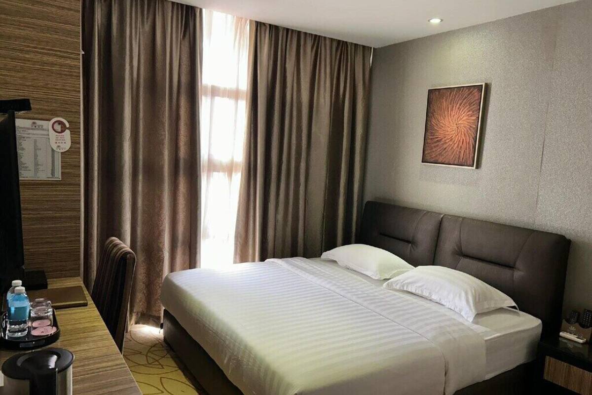 Standard Double Room, 1 Katil Raja (King) | Meja, seterika/papan seterika, Wi-fi percuma