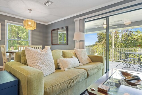 Lake Breeze Cottage by Chatuge Home Concierge | Lake Access · Hot Tub · Firepit · Canoe · Kayak