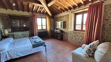 6 camere, una scrivania, ferro/asse da stiro, Wi-Fi gratuito