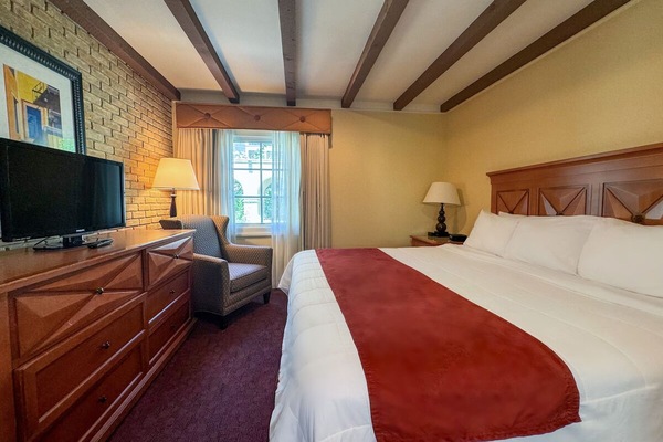 Unit with one King bed