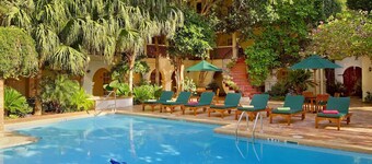 Historic Laredo Retreat w/ Courtyard Pool, Onsite Dining & Border Views