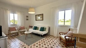 TV, fireplace - Casa do Monte by Check-in Portugal (Albufeira)
