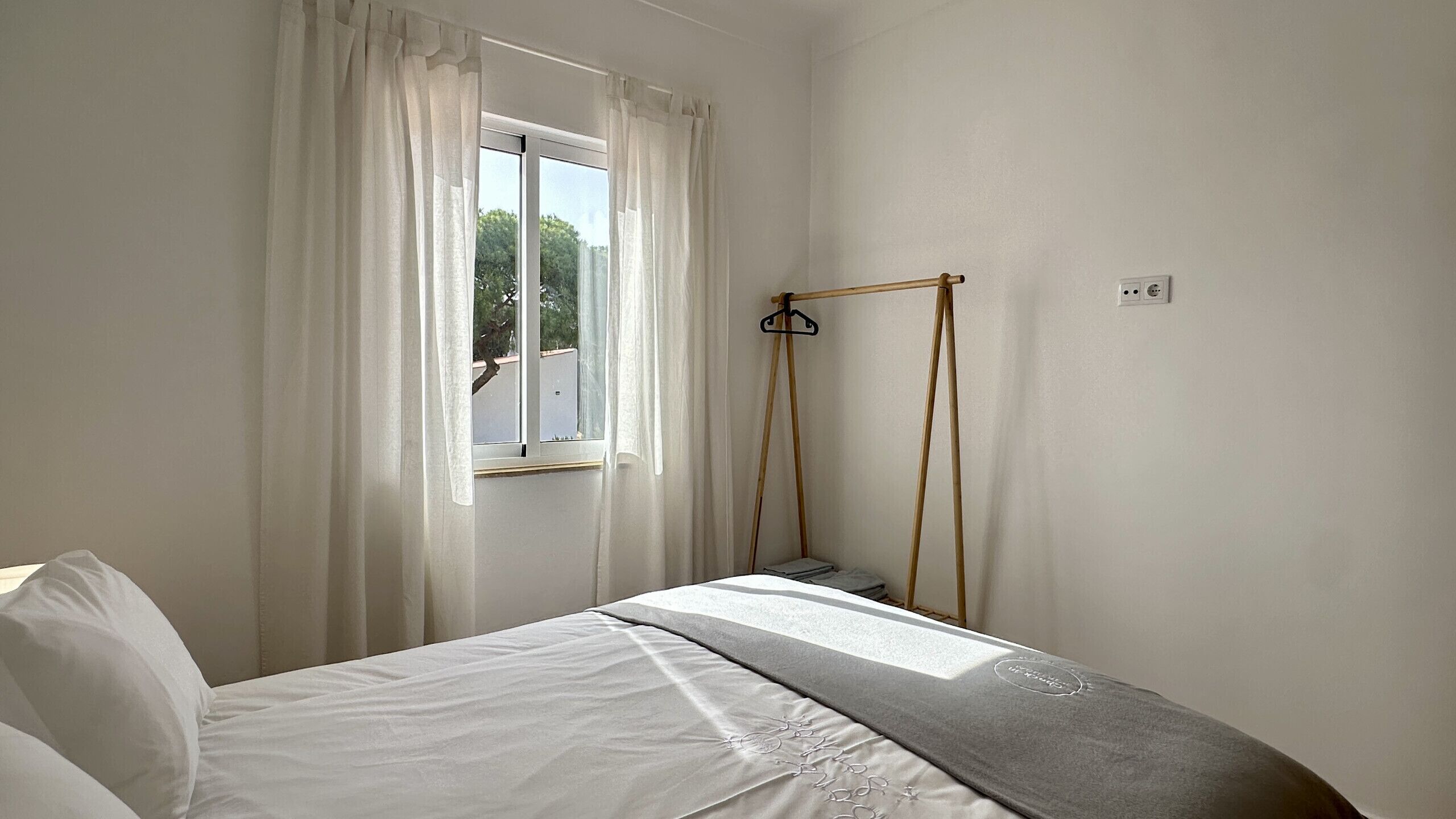 4 chambres, fer et planche à repasser, Wi-Fi gratuit, draps fournis