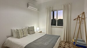 4 bedrooms, iron/ironing board, free WiFi, bed sheets