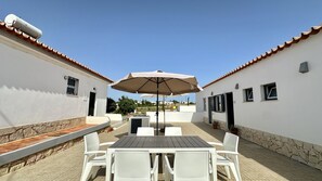Outdoor dining - Casa do Monte by Check-in Portugal (Albufeira)