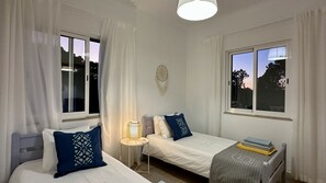 4 bedrooms, iron/ironing board, free WiFi, bed sheets