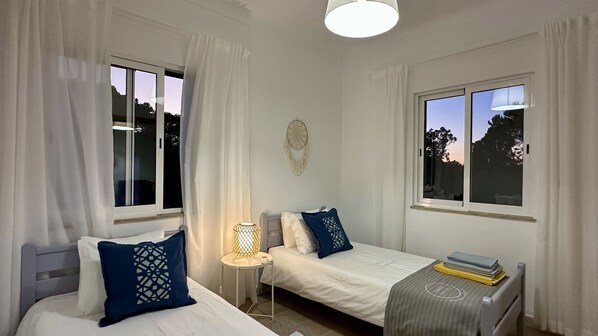 4 bedrooms, iron/ironing board, free WiFi, bed sheets