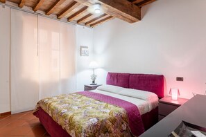 2 bedrooms, desk, iron/ironing board