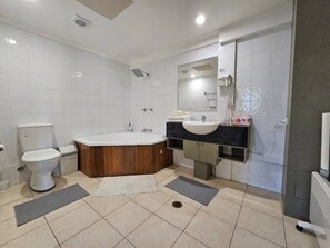 Boblebadekar, håndklæder, Toiletpapir