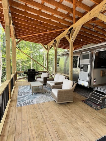 Terrace/patio. “Moonbeam” (Airstream)