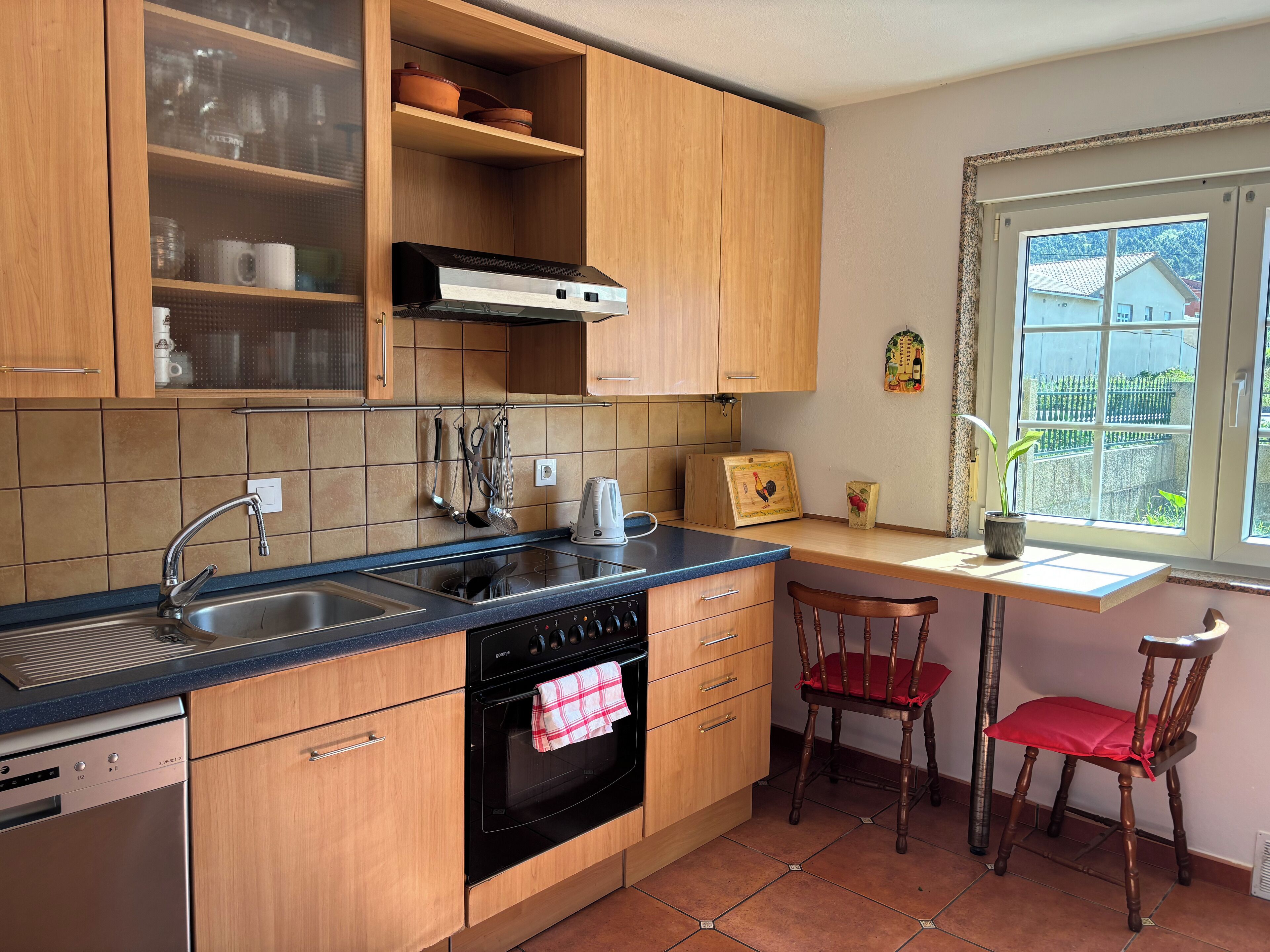 雪櫃、微波爐、焗爐、爐具