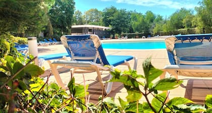 1-bedr. Lisbon-center, AC, swimming pool, garden, 1 free parking space