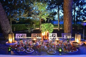 Outdoor dining