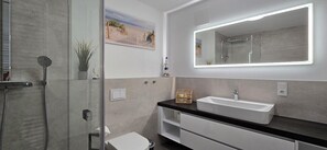 Douche, sèche-cheveux
