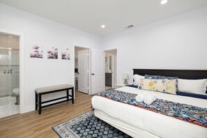 3 bedrooms, desk, iron/ironing board, free WiFi