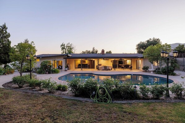 Pool - Large 4BD - Pool - Gym - 2 Master Suites (Granada HillS)