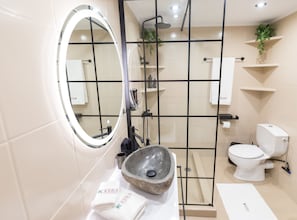 Douche, articles de toilette écologiques, sÚche-cheveux