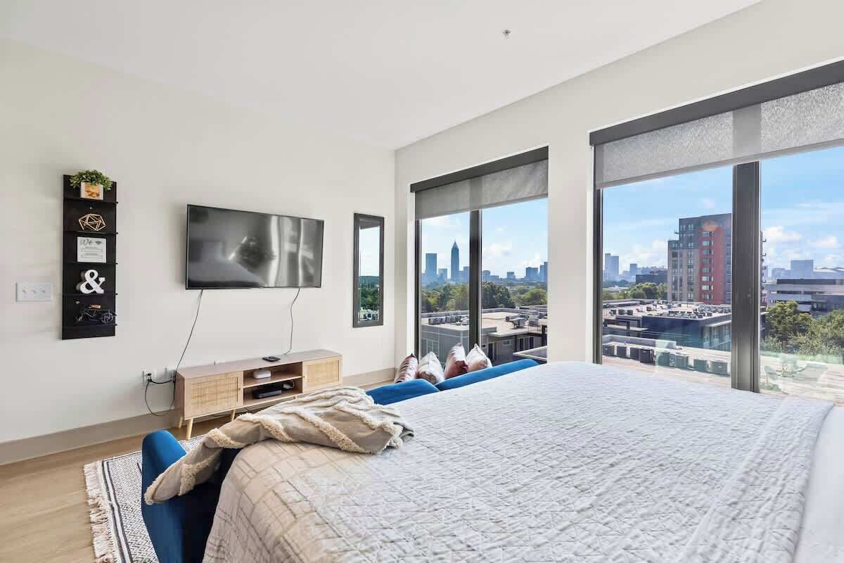 Tabla de planchar con plancha, wifi y ropa de cama 