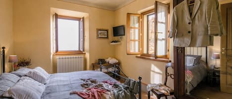 3 chambres, fer et planche à repasser, Wi-Fi, draps fournis