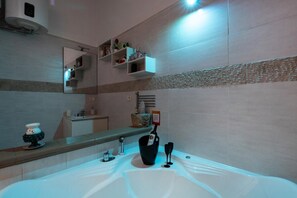 Shower, jetted bath, bidet, towels