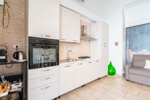 Fridge, highchair - V&M Suite con Jacuzzi by Rentbeat (Ostuni)