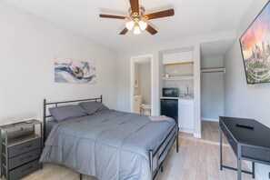 1 bedroom, WiFi, bed sheets - Stylish 1BR APT | Downtown Houston (Houston)
