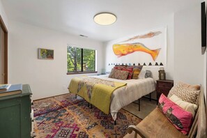 2 habitaciones, tabla de planchar con plancha y cuna de viaje 