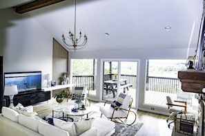 Smart-TV, Kamin, Videospiele, DVD-Player