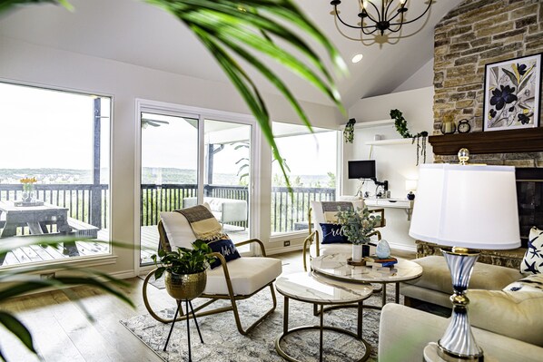 Smart-TV, Kamin, Videospiele, DVD-Player