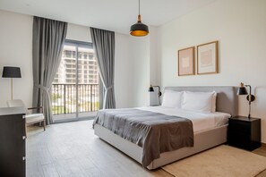 Een strijkplank/strijkijzer, wifi, beddengoed