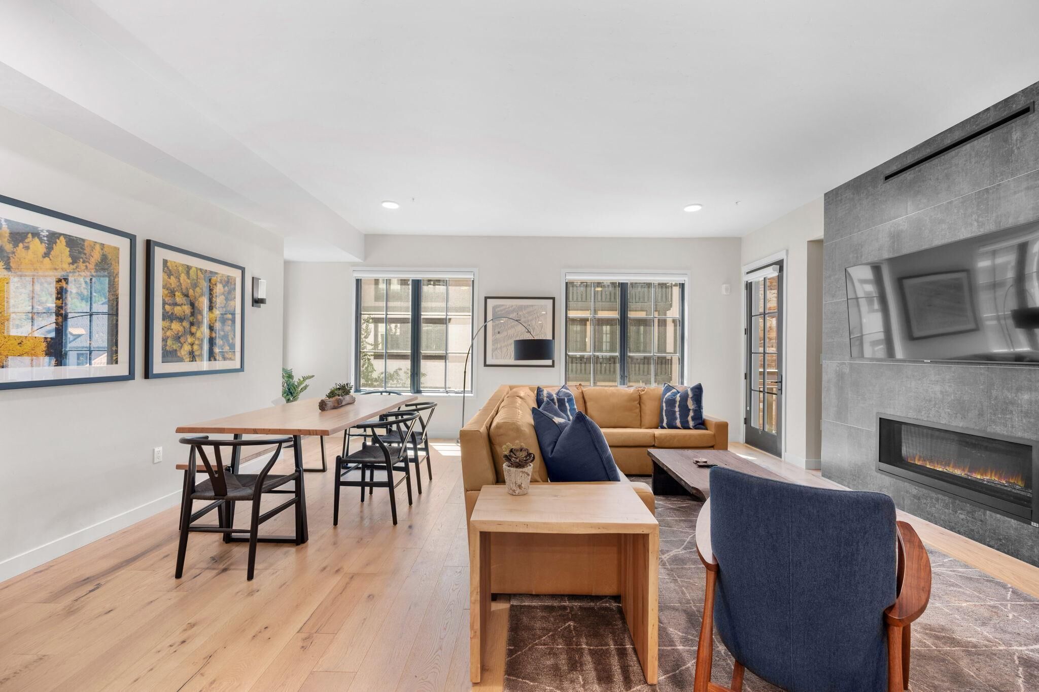 Télévision, cheminée