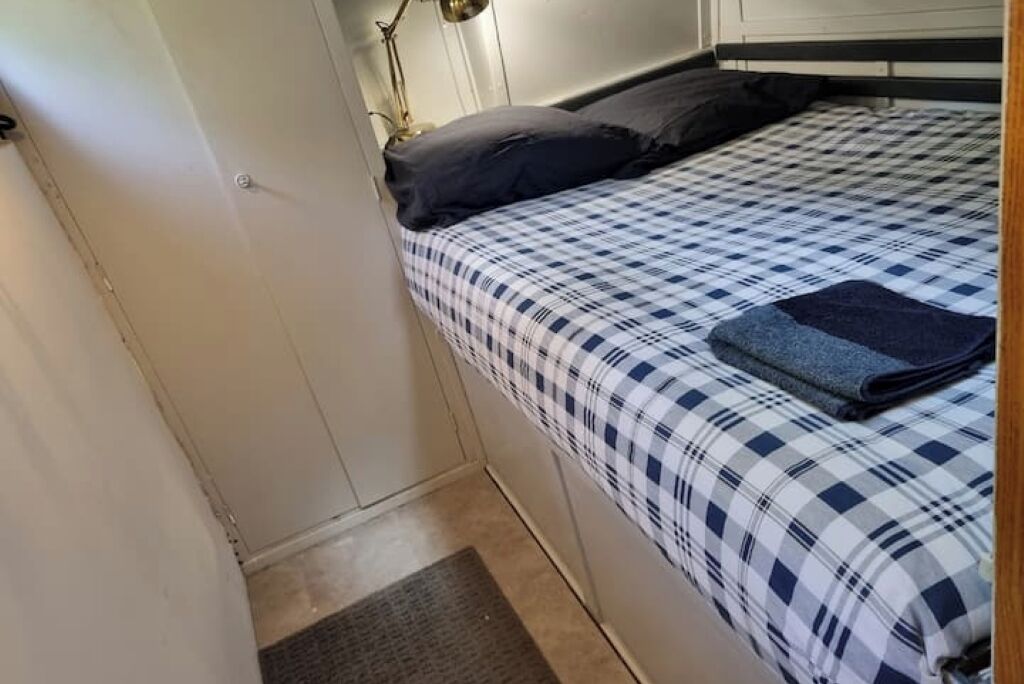 1 slaapkamer, een strijkplank/strijkijzer, wifi, beddengoed