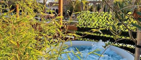 Bain à remous extérieur